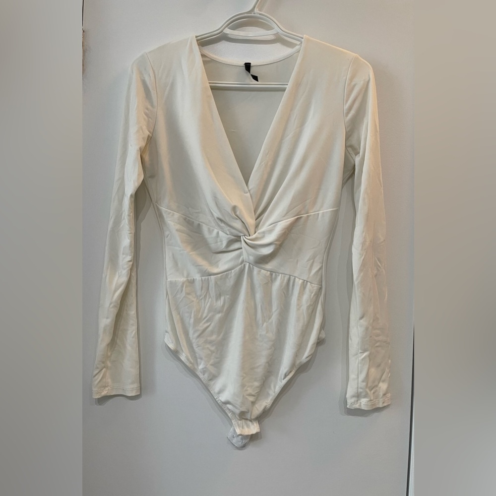 White Twist Front Deep V Longsleeve Bodysuit - size M/US 6